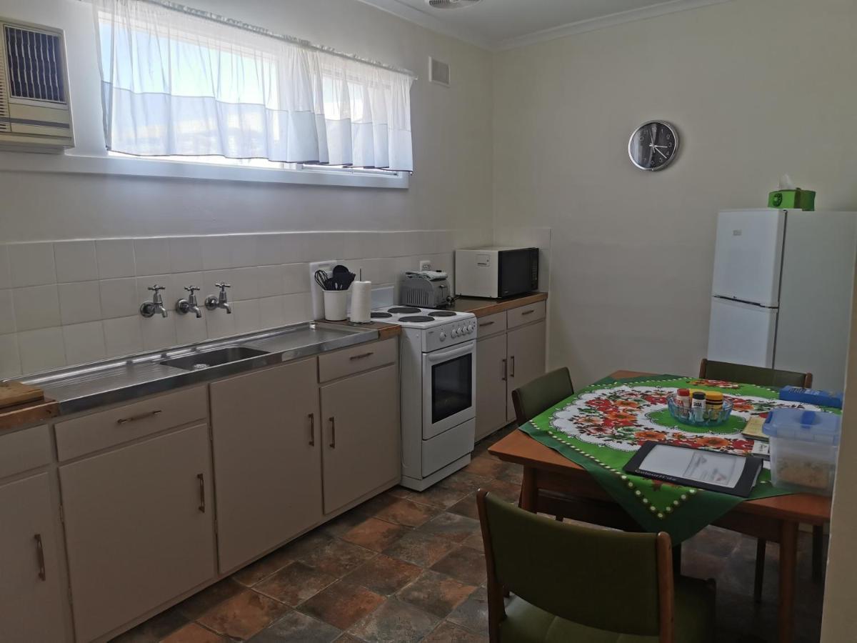 Units Apartment *